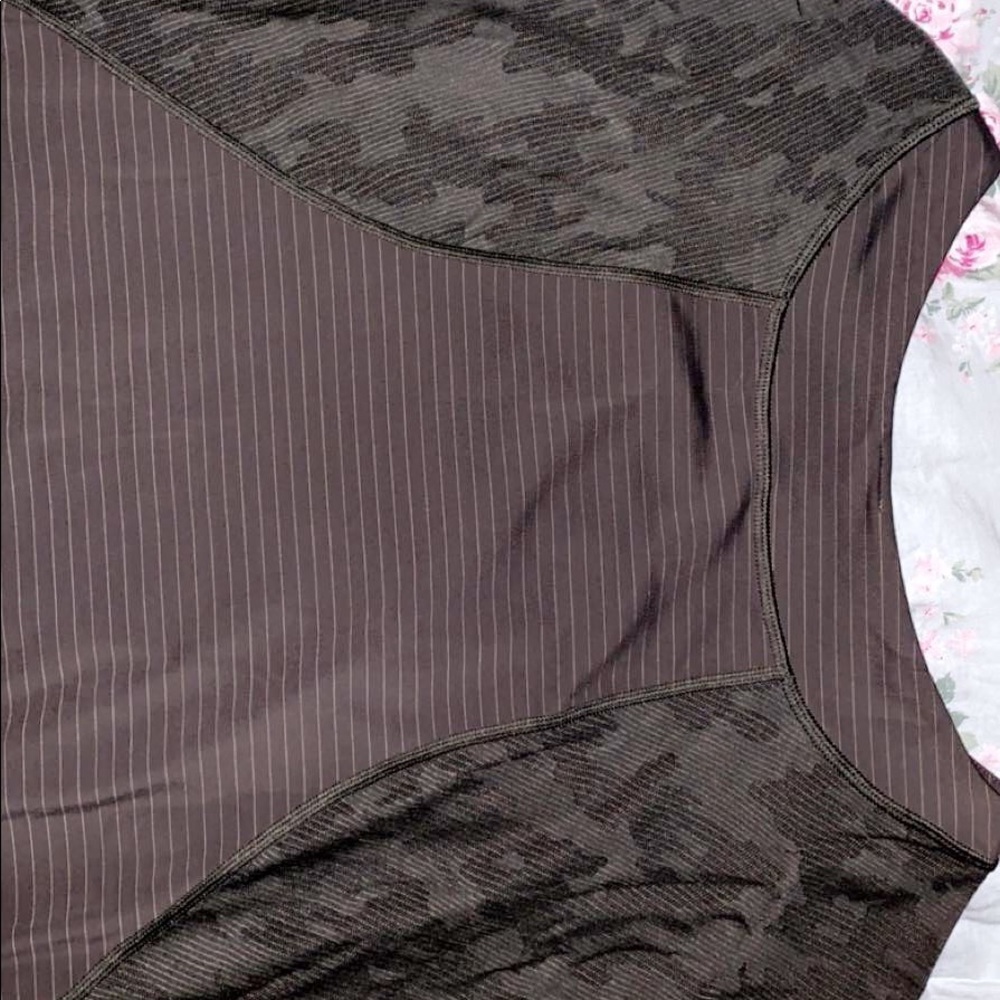 LuluLemon Size 6 long sleeved forest green shirt💕